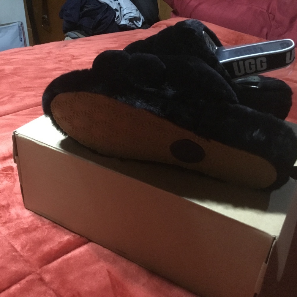 Brand New Ugg w/fluff yeah slide
